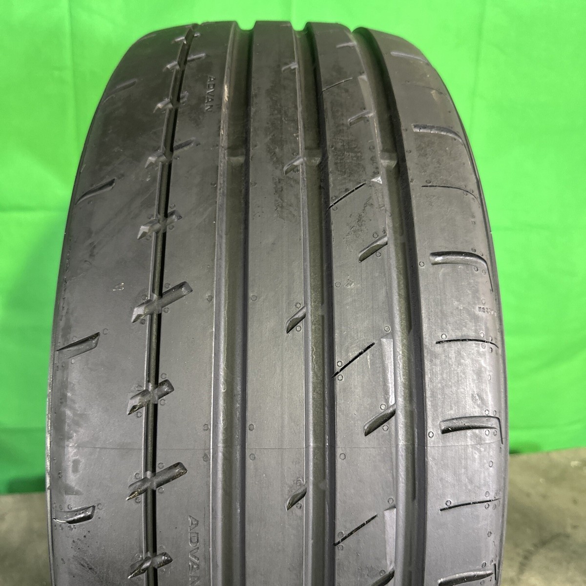 Single,New-245/40R20 Yokohama Advan Apex V601 99Y DOT 3919