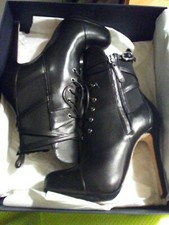 OSCAR DE LA RENTA ZIP UP BLACK LEATHER HEELS WOMENS 7 SIZE 37.5 VGC IN BOX