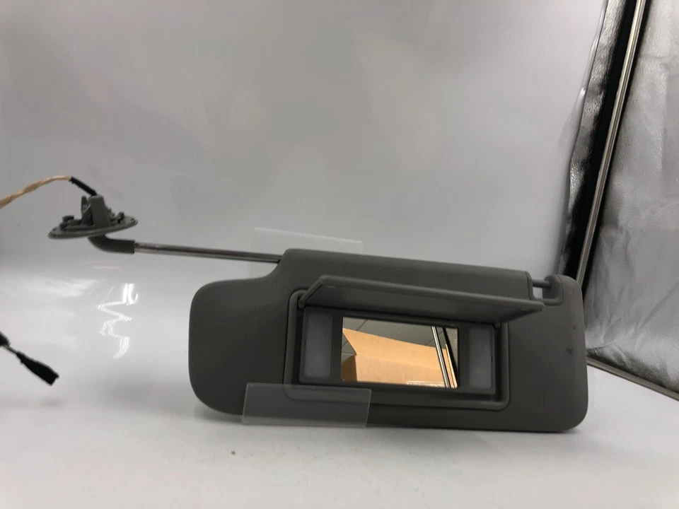 Chevrolet Malibu 2016-2021 conductor parasol gris iluminado OEM B03B12054 Foto 4 de 4