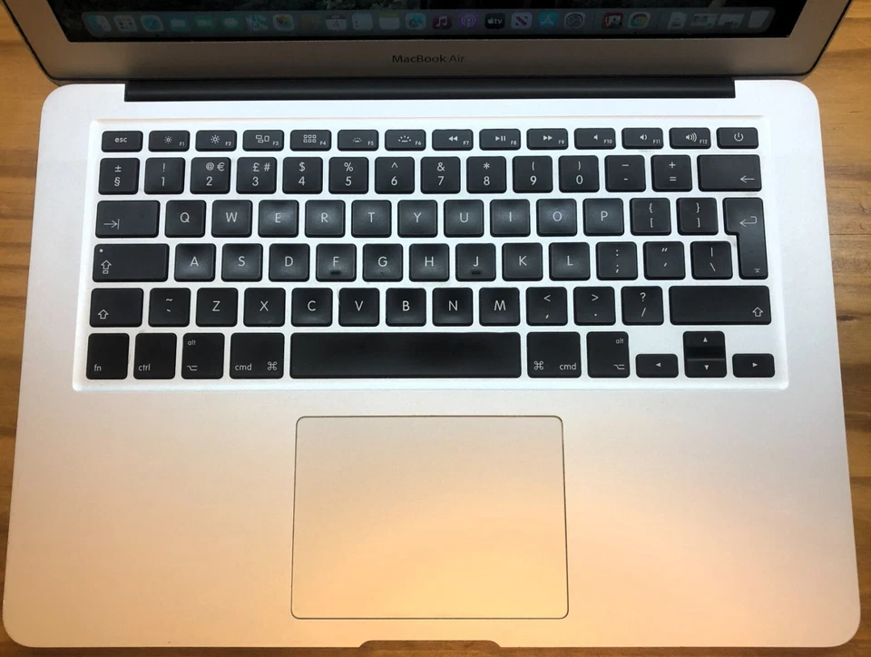 Apple MacBook Air 13" 2017 · i5 · 8GB · 251GB, photo 2 of 5