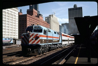 (YM) ORIG TRAIN SLIDE-RTA (REGIONAL TRANSIT AUTHORITY)  129  IN STATION