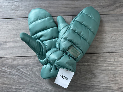 UGG WOMENS LOGO FAUX FUR PUFF MITTENS, ALOE VERA, NWT, S/M