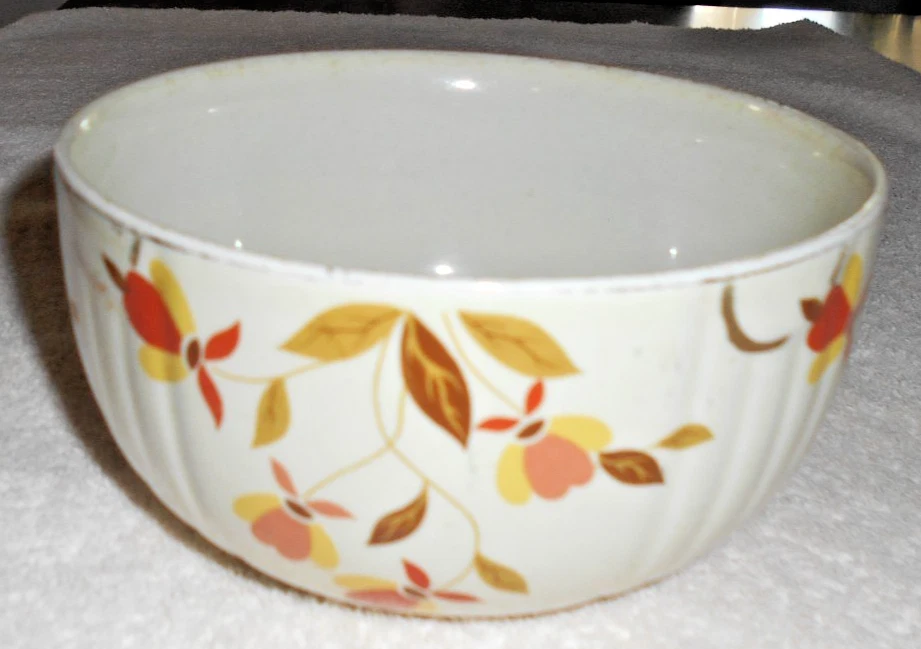 Hall's Superior Medium Bowl