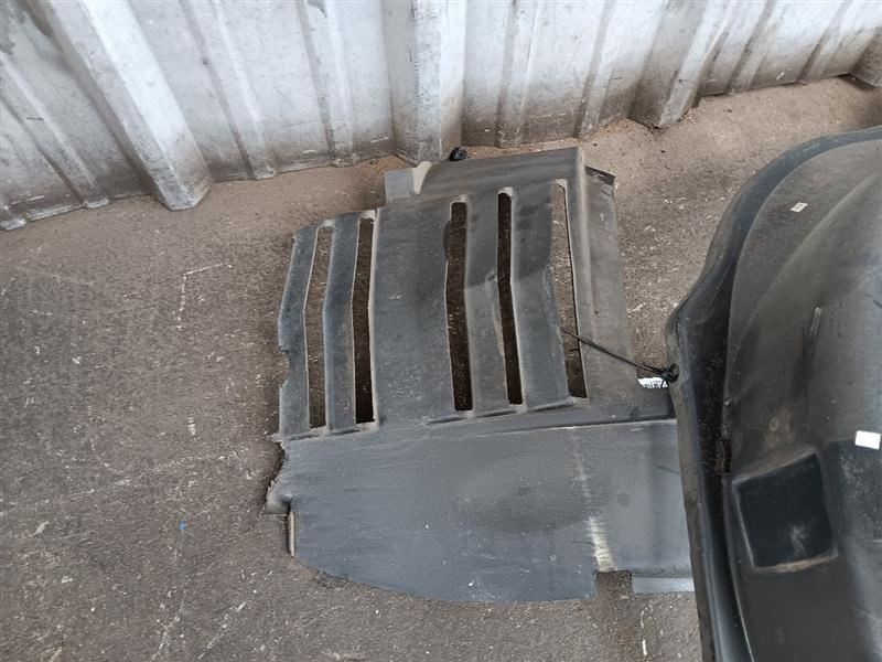 2001 Bentley Arnage Left Front Fender Liner Splash Shield