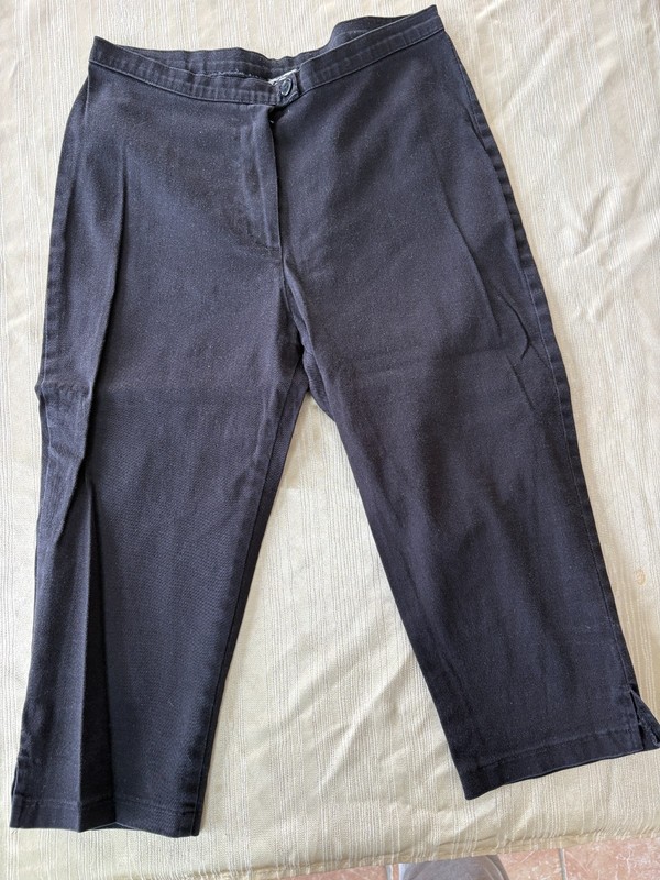Girl's Capri Pants Black Size Small