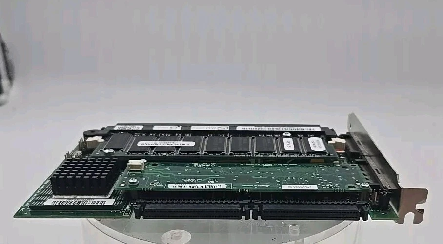 American Megatrends PCI SCSI RAID Adapter Card Series 493 Rev-C1 - Image 3 of 4