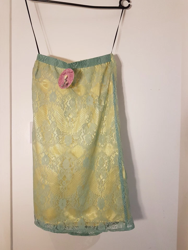 Traffic People Verde Amarillo Encaje Sin Tirantes Talla XS NUEVO CON ETIQUETAS - PRECIO DE VENTA SUGERIDO POR EL FABRICANTE - 54 £  Foto 2 de 2