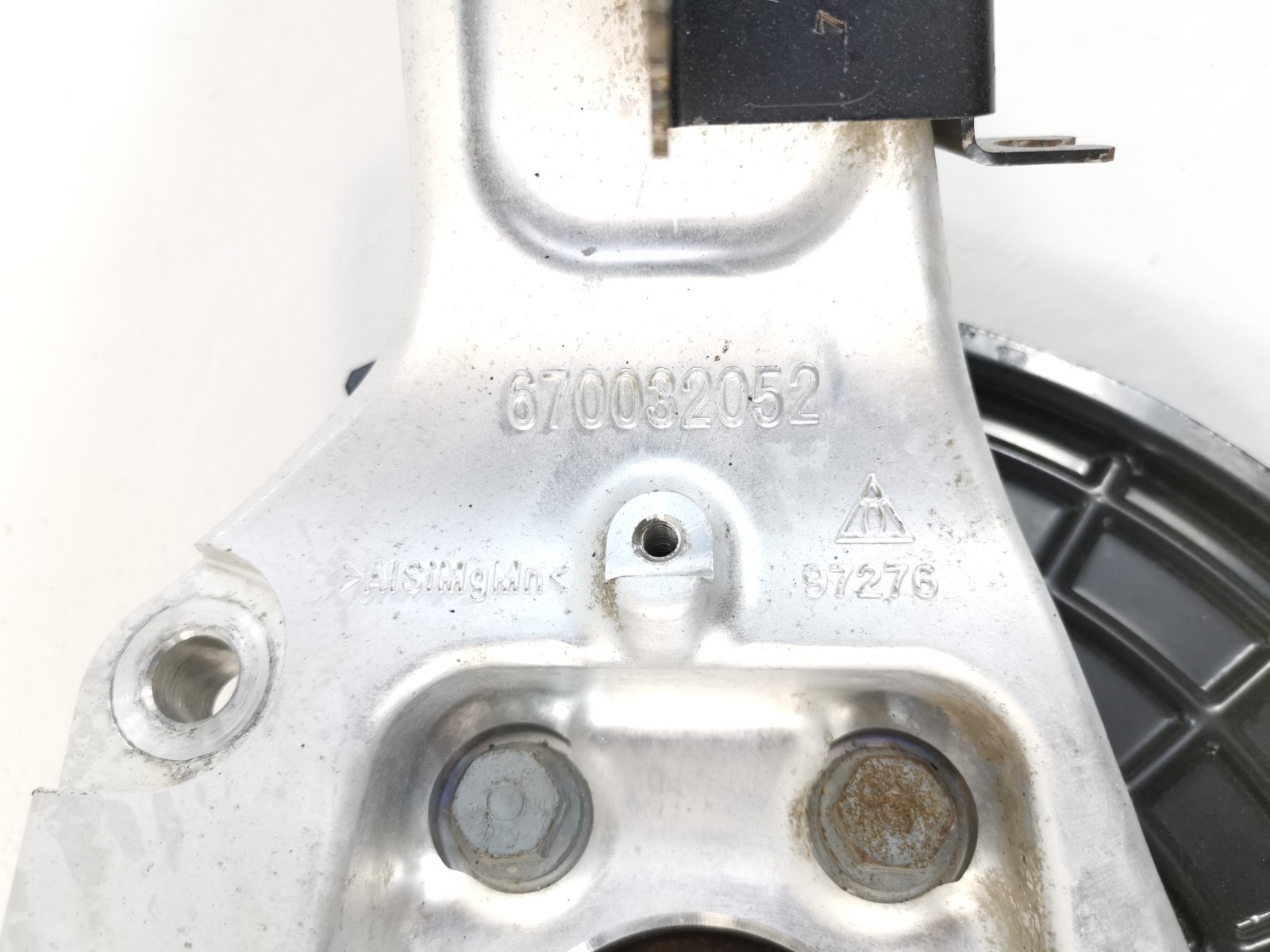 Maserati Levante 2017 Front Right Steering knuckle P/N 670032052