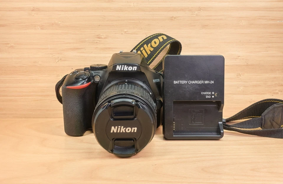 Nikon D3500 24.2MP DSLR Camera / With AF-P DX NIKKOR 18–55mm f/3.5–5.6G VR Lens - Image 2 of 4