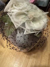 Vintage White Floral Fascinator with Veil - 50s Style Birdcage Veil Headpiece Ha