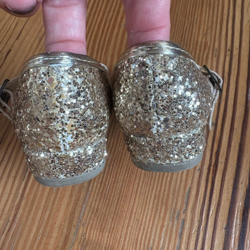 Carter's gold glitter butterfly heeled buckle mary jane toddler shoe SIZE 5 - Image 4 of 4