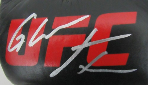 Glover Teixeira UFC Champ Signed/Auto Black Left MMA FIGHT Glove JSA 165545 - Picture 2 of 4