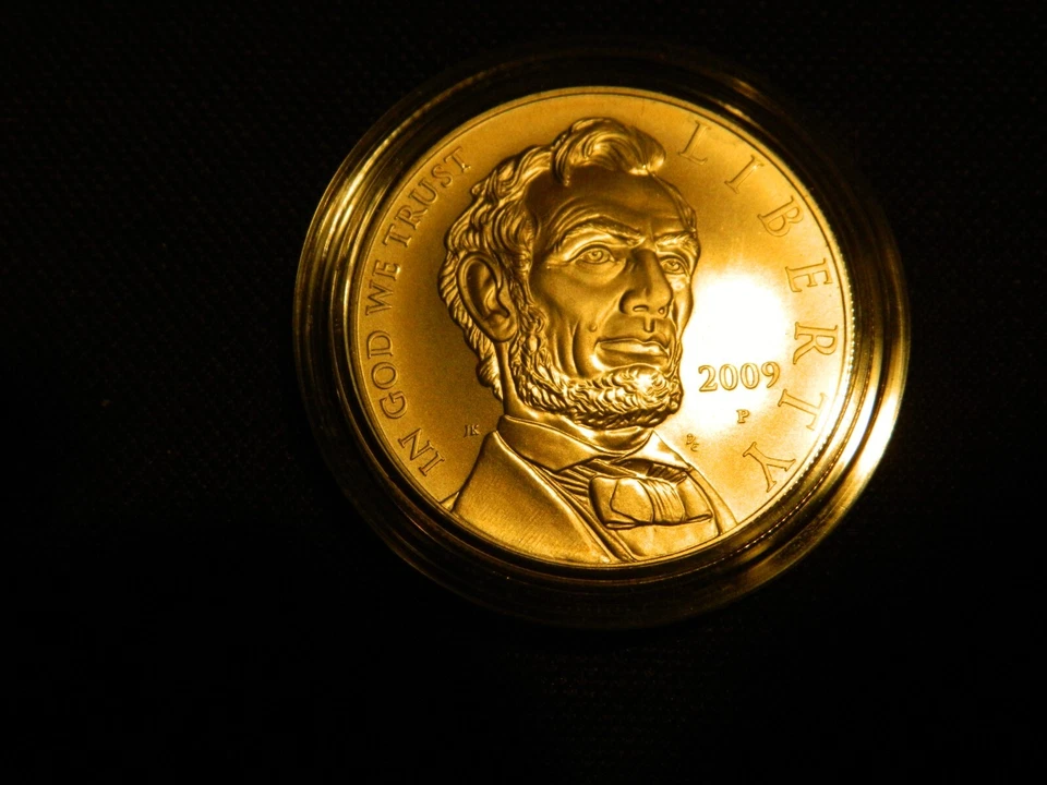 2009-P Abraham Lincoln Silver Commemorative Dollar In Box W C.O.A - Image 2 of 4