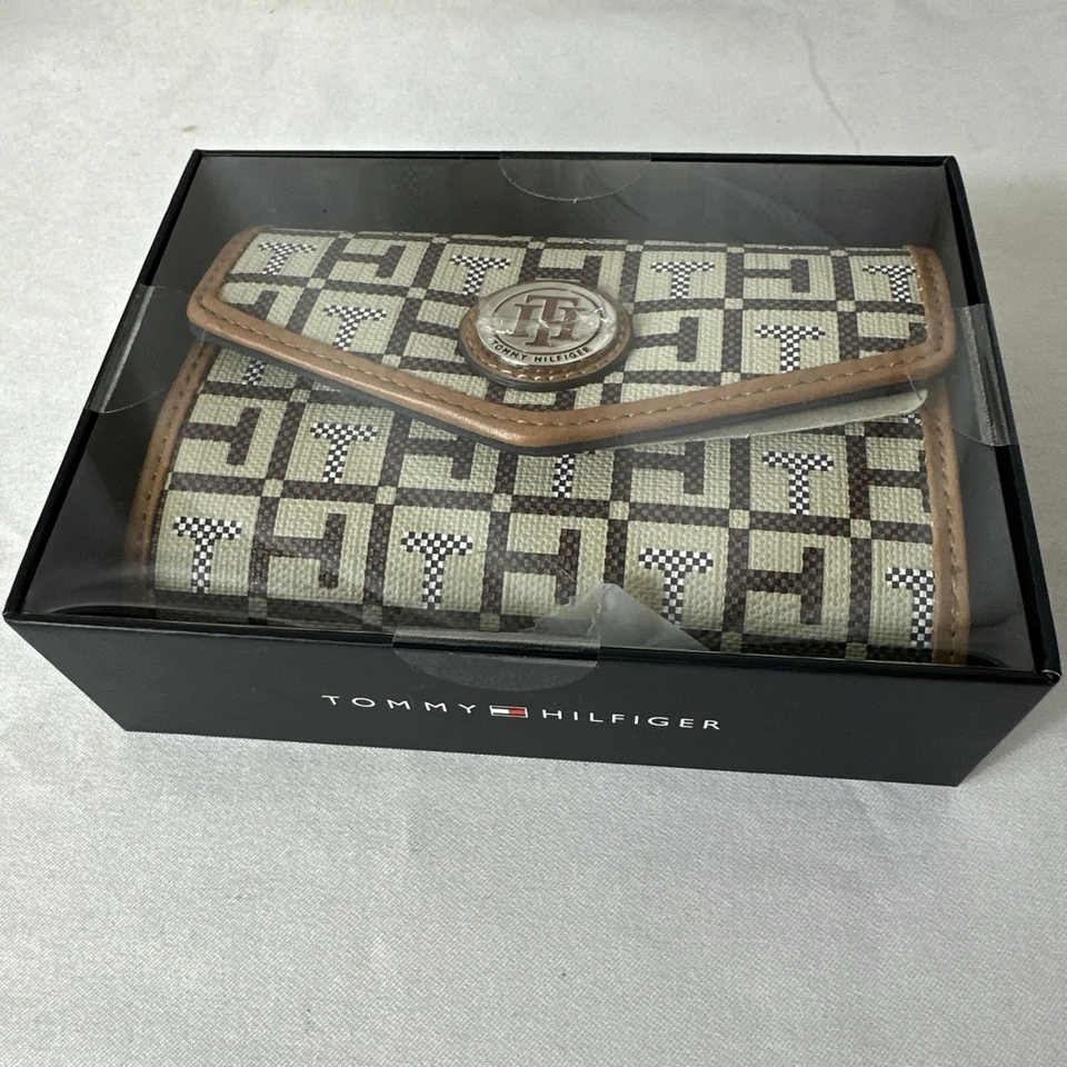 TOMMY HILFIGER WOMENS WALLET  Envelope Wallet  Jacquard NEW with Tag - Image 2 of 4