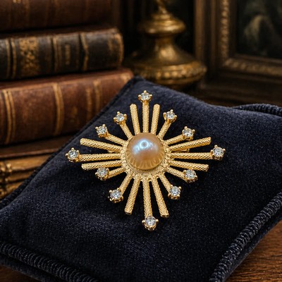 Dalsheim Signed Sunburst Starburst Brooch Simulated Pearl Center Crystal Tips Go