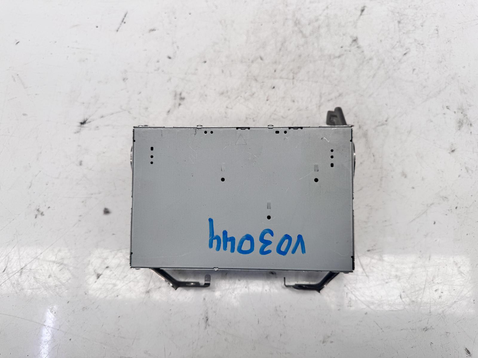 Lexus CT200H Display and Navigation Control Unit ZWA10 03/2011-10/2012 - thumbnail 2