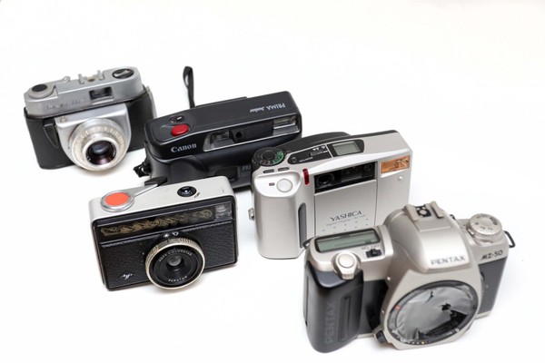 Lote de cinco cámaras fotográficas antiguas/5 Vintage photographic cameras