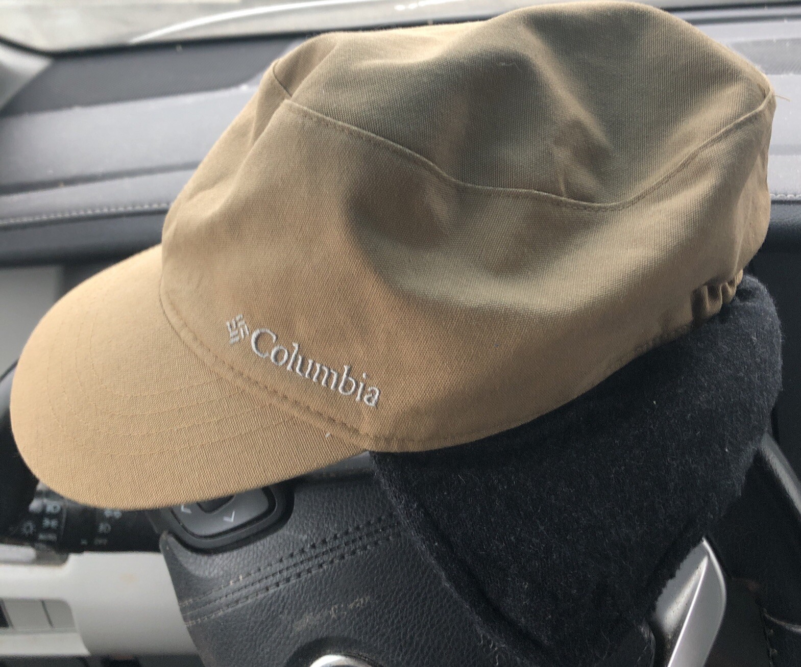 Columbia Trapper Hat One Size Fits All Tan Black Ear Muff Hat eBay