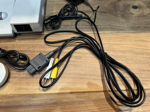 Nintendo Famicom AV Top Loader Family Computer Console OEM + Dog Bone Controller - Picture 7 of 14