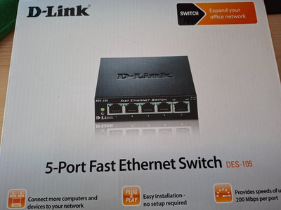 D-Link DES-105 5-Port Fast Ethernet Switch - Metallgehäuse - Boxed with PSU 