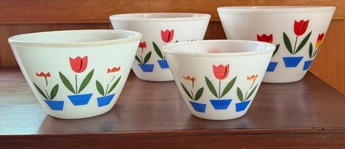 FIRE-KING - 4 pc. (6", 7", 8", 9") TULIPS on Ivory Splash Proof Mixing Bowl Set