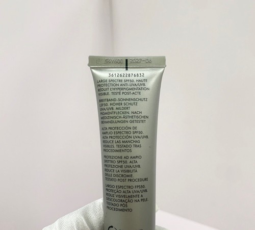 SkinCeuticals Advanced Brightening UV Defense Sunscreen SPF50 Waterproof 1.3 oz - Picture 4 of 4