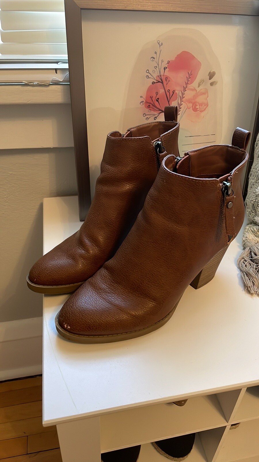 universal thread booties 7.5 - image 1