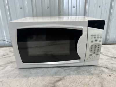 Magic Chef Mikrowelle .7 Cubic Foot .7 FT 700 Watt MCM770WTG