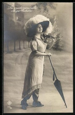 AK Dame in hellem Kleid mit Hut und Schirm, La mode nouvelle, Tupe-Culotte 1911 