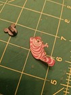 DISNEY ALICE IN WONDERLAND PIN BADGE - CHESHIRE CAT NEW — photo 1