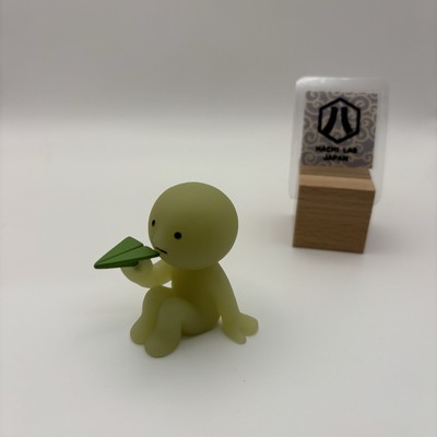 SMISKI Sunday Series Paper Airplane GLOW IN THE DARK Figure Dreams