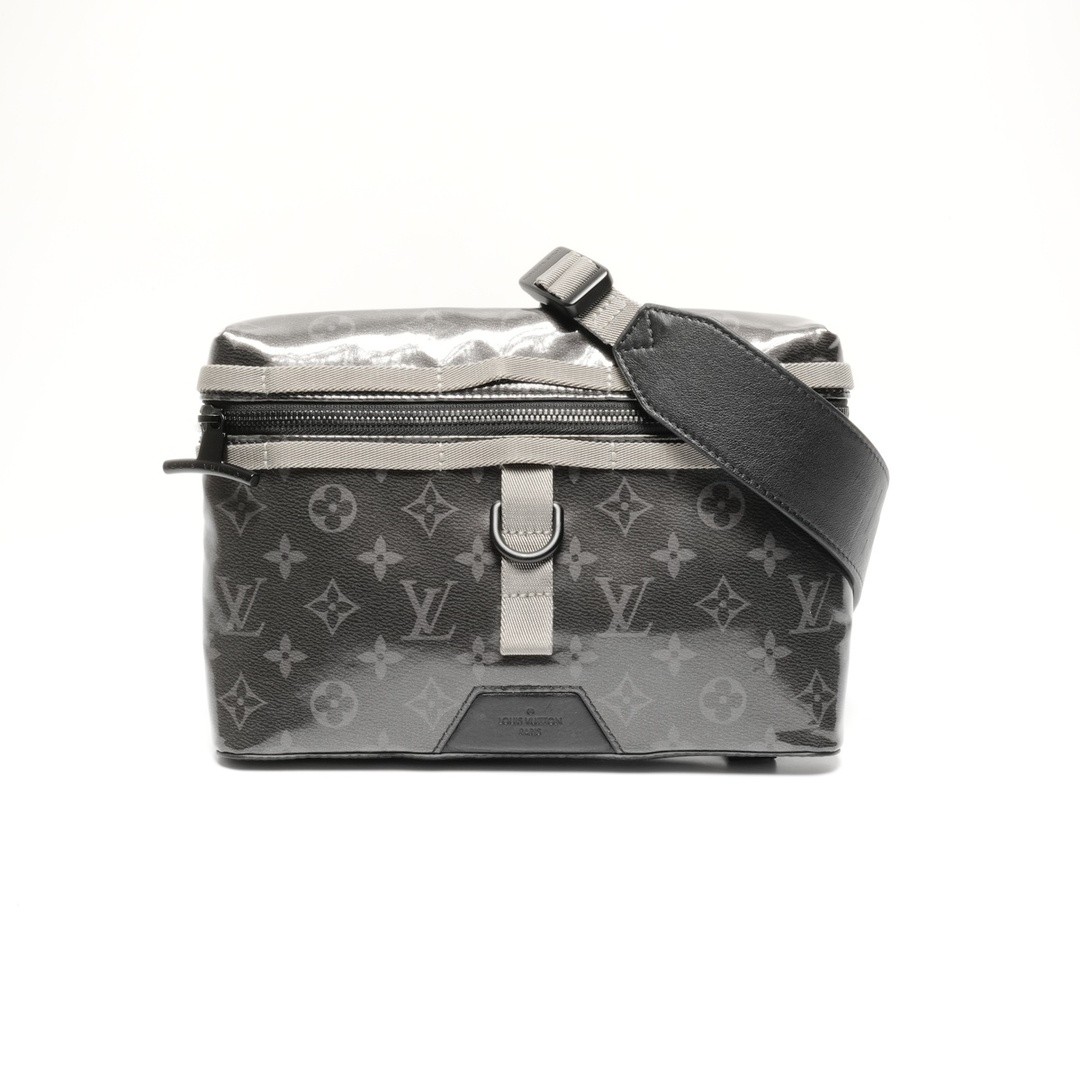 Vuitton LV 2018 Model Monogram Eclipse Glaze Mess… - image 1