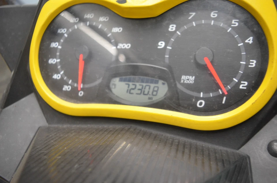 10 velocímetro tablero Ski-Doo Renegade X 800R E-Tec 137" Foto 4 de 4