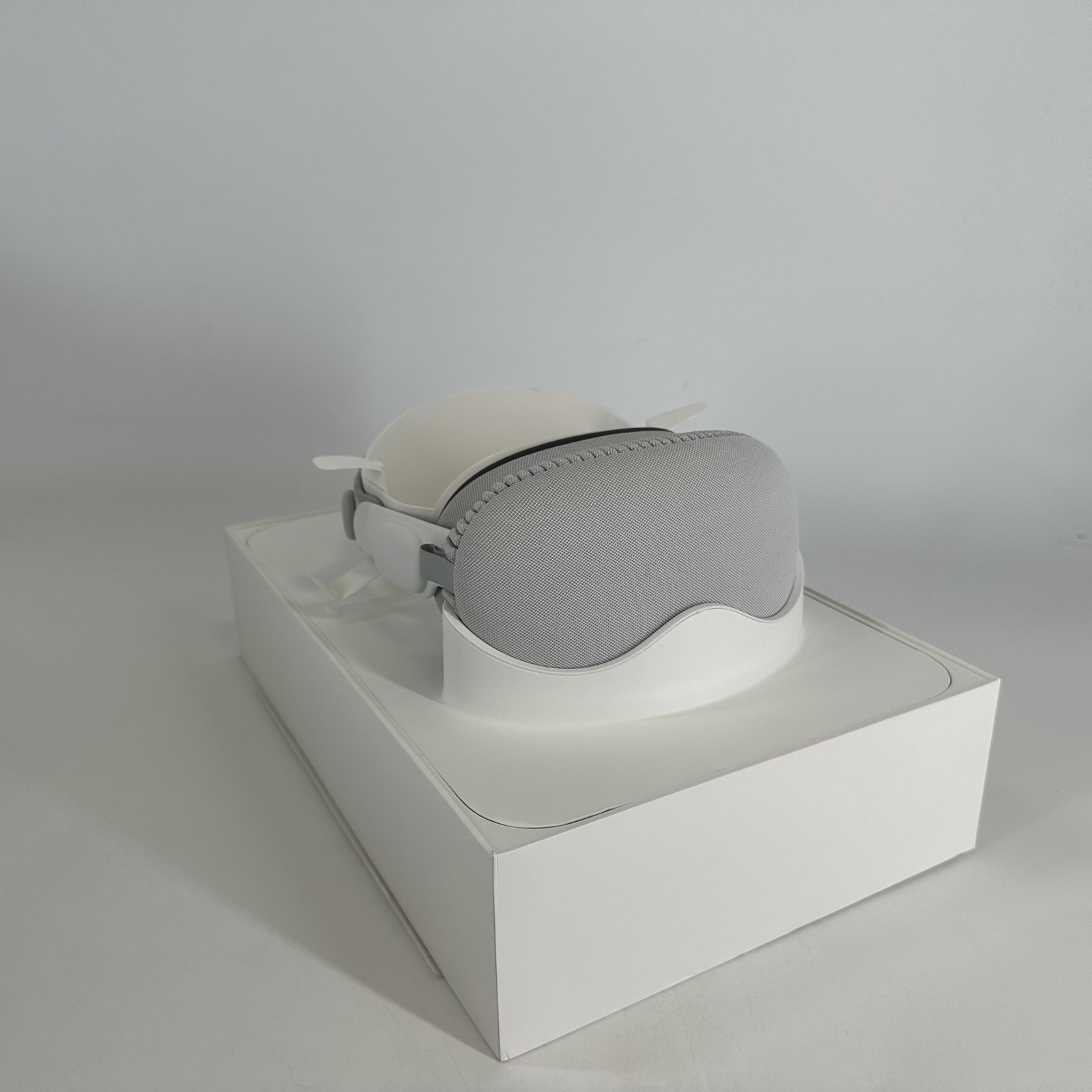 Apple Vision Pro VR Headset 512GB w/ Dual Loop Band-S/Light Seal-21W - Excellent