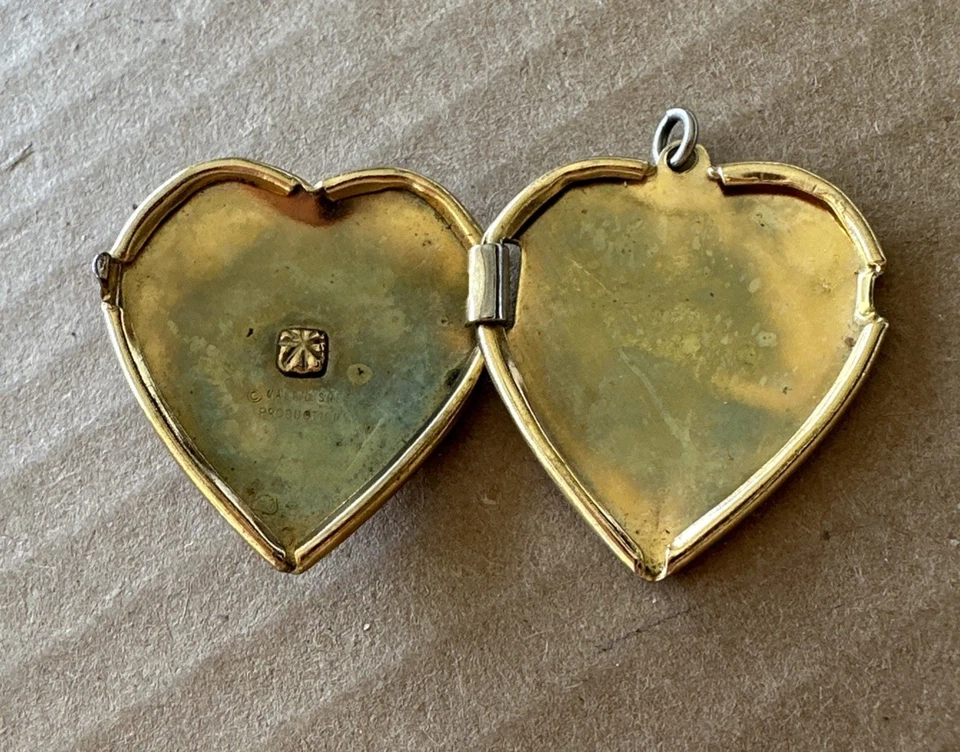 Colgante Medallón Corazón Disneyland Vintage Castillo Walt Disney Productions Tono Dorado Foto 4 de 4