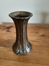 Vase aus Messing, mit Biene