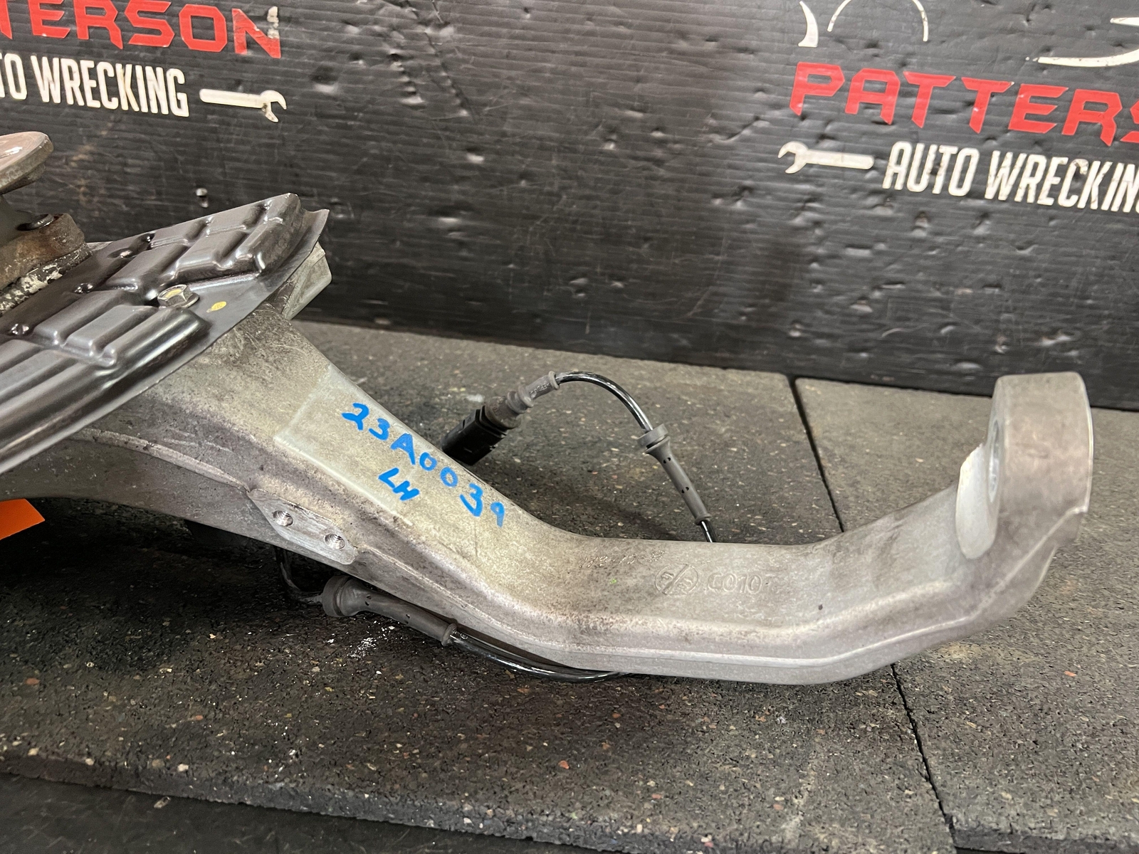 14-20 MASERATI GHIBLI FRONT LEFT SPINDLE STEERING KNUCKLE W/ HUB GRANDSPORT SQ4