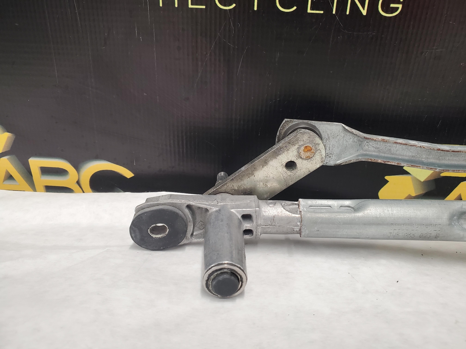 2007 Bentley Flying Spur Windshield Wiper Trans. Linkage Assembly BENTLEY 07 OEM