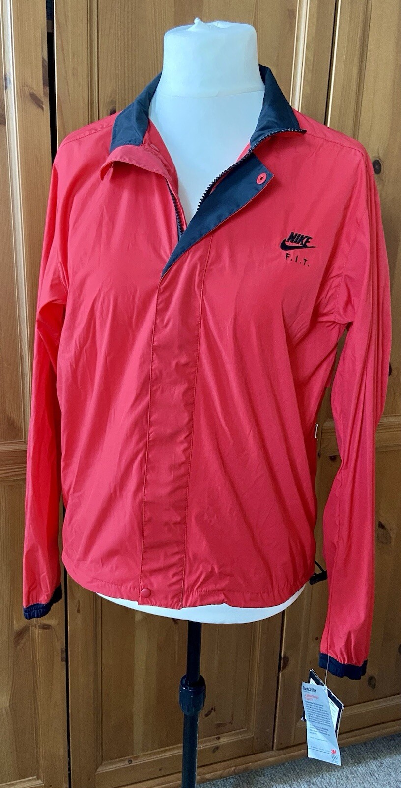 SACAI X NIKE Giacca a vento Nike F.I.T International rossa Vintage anni 90 nuova con etichetta uomo taglia S