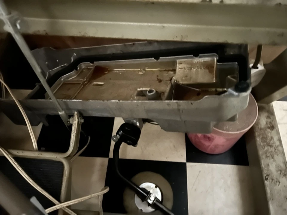 EXCELLENT CONDITION, SINGER MACHINE  model 191 D300AA . MADE IN JAPAN - Image 4 of 4