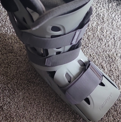 Aircast Gray Walking Boot Size M Foot Ankle Leg Immobilization Adjustable