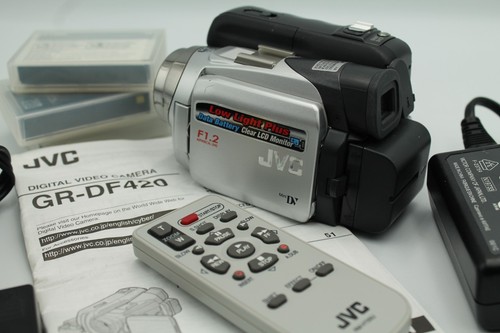 JVC GR-DF420 Digital Video Camera + AP-V14E Charger - Spares/Repairs - Picture 2 of 10