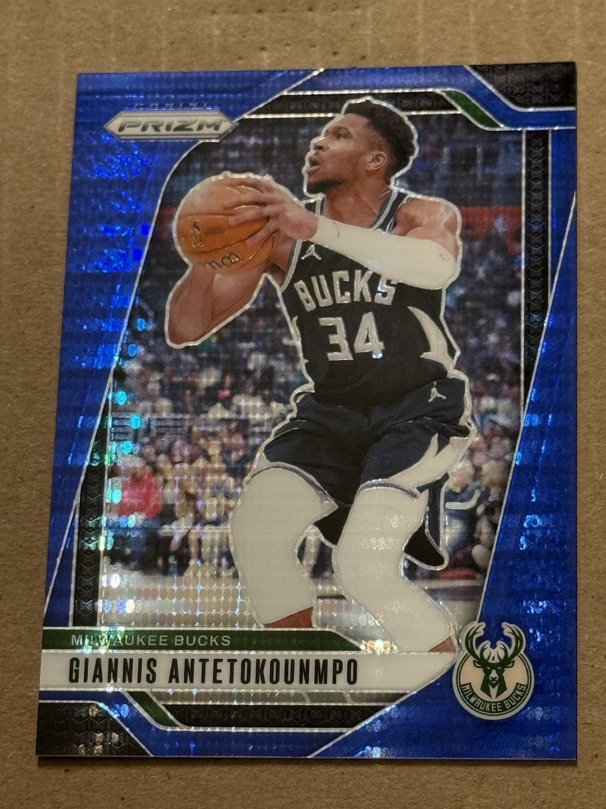 2024-25 Prizm Giannis Antetokounmpo Blue Pulsar Prizm SP Stamped /99 Card 85
