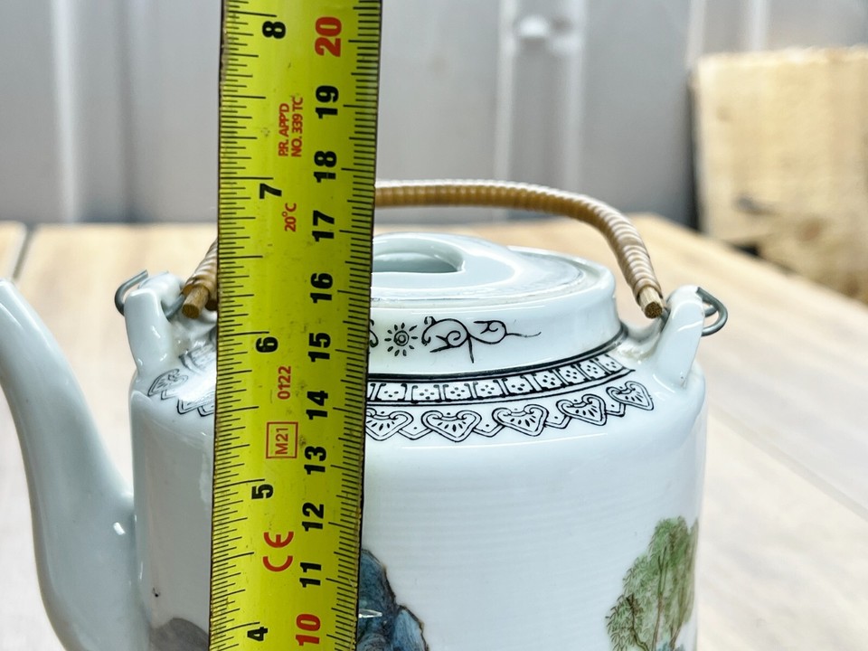 VINTAGE ANTIQUE TEAPOT CHINESE PAINTED PORCELAIN VINTAGE ORIENTAL