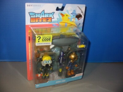 Roblox DevSeries Shark Bite 2 Shark Cage Figure Set + Exclusive Virtual Code New