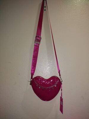 PARIS HILTON HEART PURSE PARIS HILTON CROSSBODY BAG PARIS PARIS HILTON HEART PURSE PARIS HILTON CROSSBODY BAG PARIS