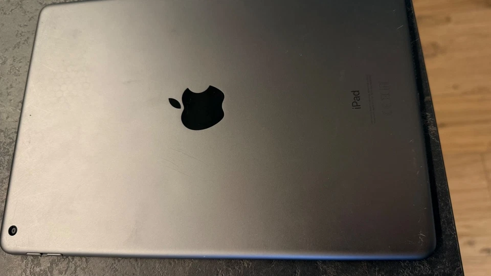 Apple iPad (8th generation) · 128GB · Wi-Fi, foto 3 di 5