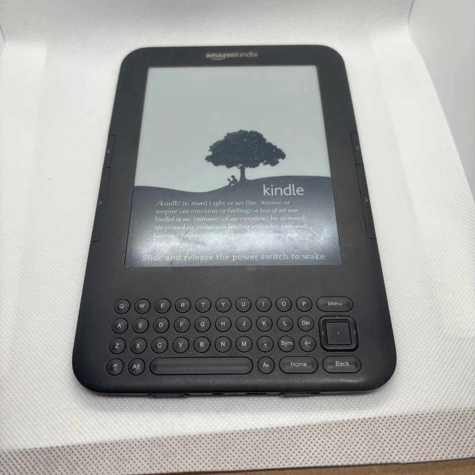 Amazon Kindle Keyboard D00901 3rd Generation 4GB, tested fully working used - Image 2 of 4