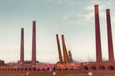 FOTO KEMPSTON HARDWICK SCHORNSTEIN ECKE DIE ZIEGELHÜTTE DER LONDON BRICK COMPANY