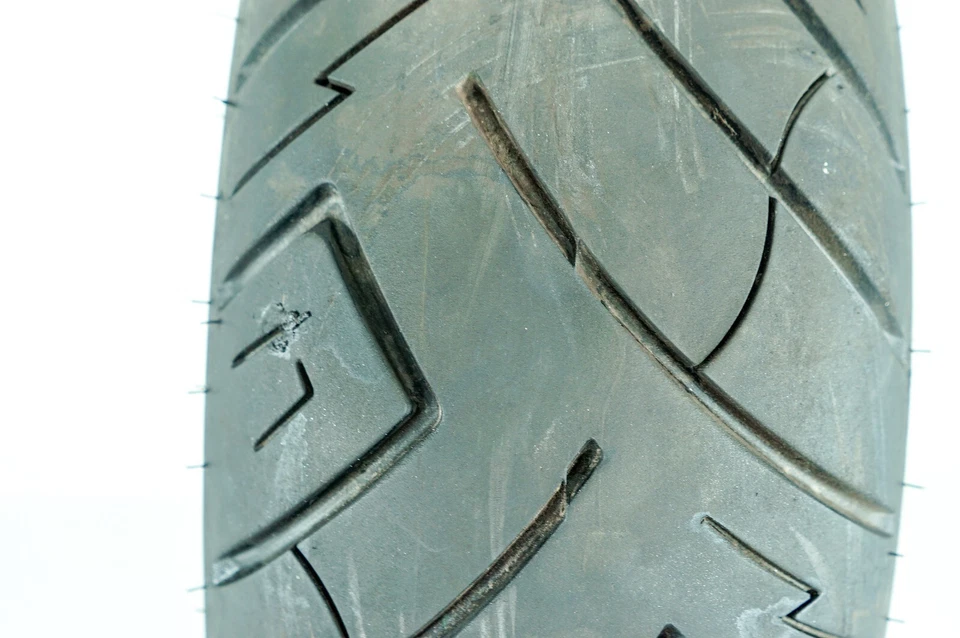 Llanta trasera Harley Road Glide Touring Airstrike 180/65B16 81H 1307 12 Foto 3 de 4